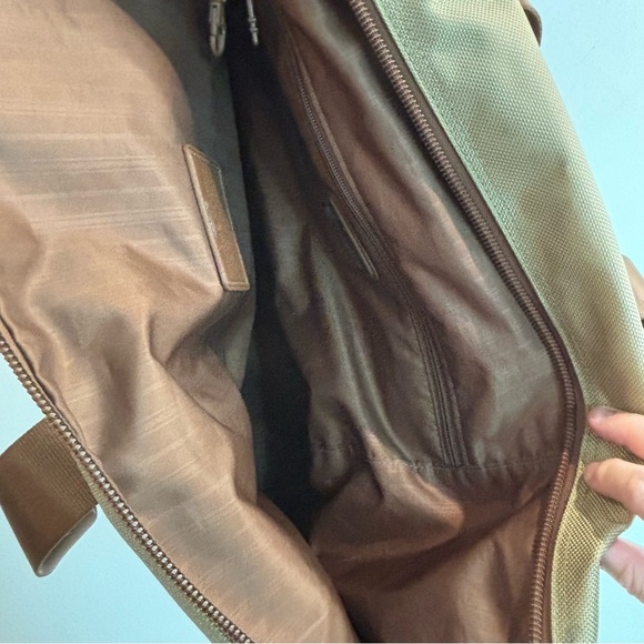 TUMI Large Overnight Bag With Black Shoulder Strap Lined Interior Pocket - Picture 15 of 16